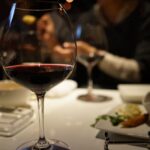 ワインと一緒に食事をお楽しみください！