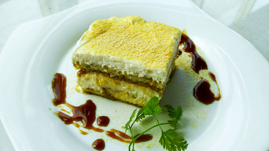 フードやドリンク、アルコールやスイーツを楽しみながら待ち合わせできる